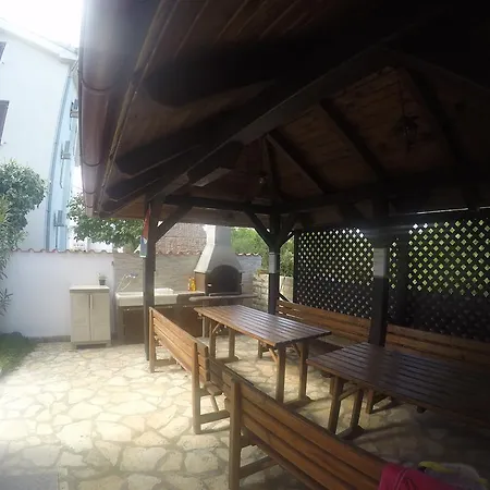 Jannine Apartman