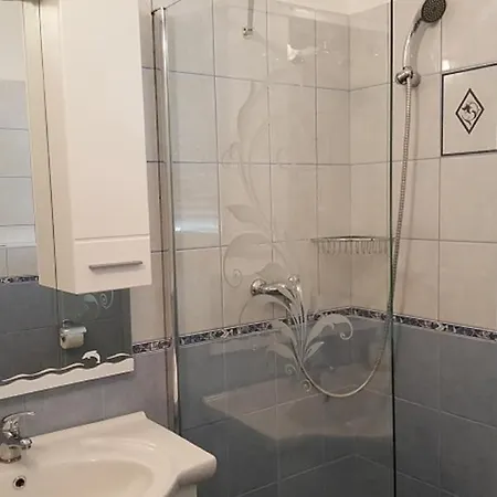 Jannine Apartman