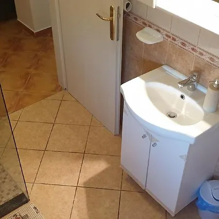 Jannine Apartment *