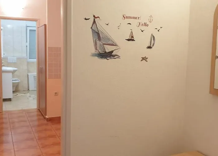 Jannine Biograd Na Moru